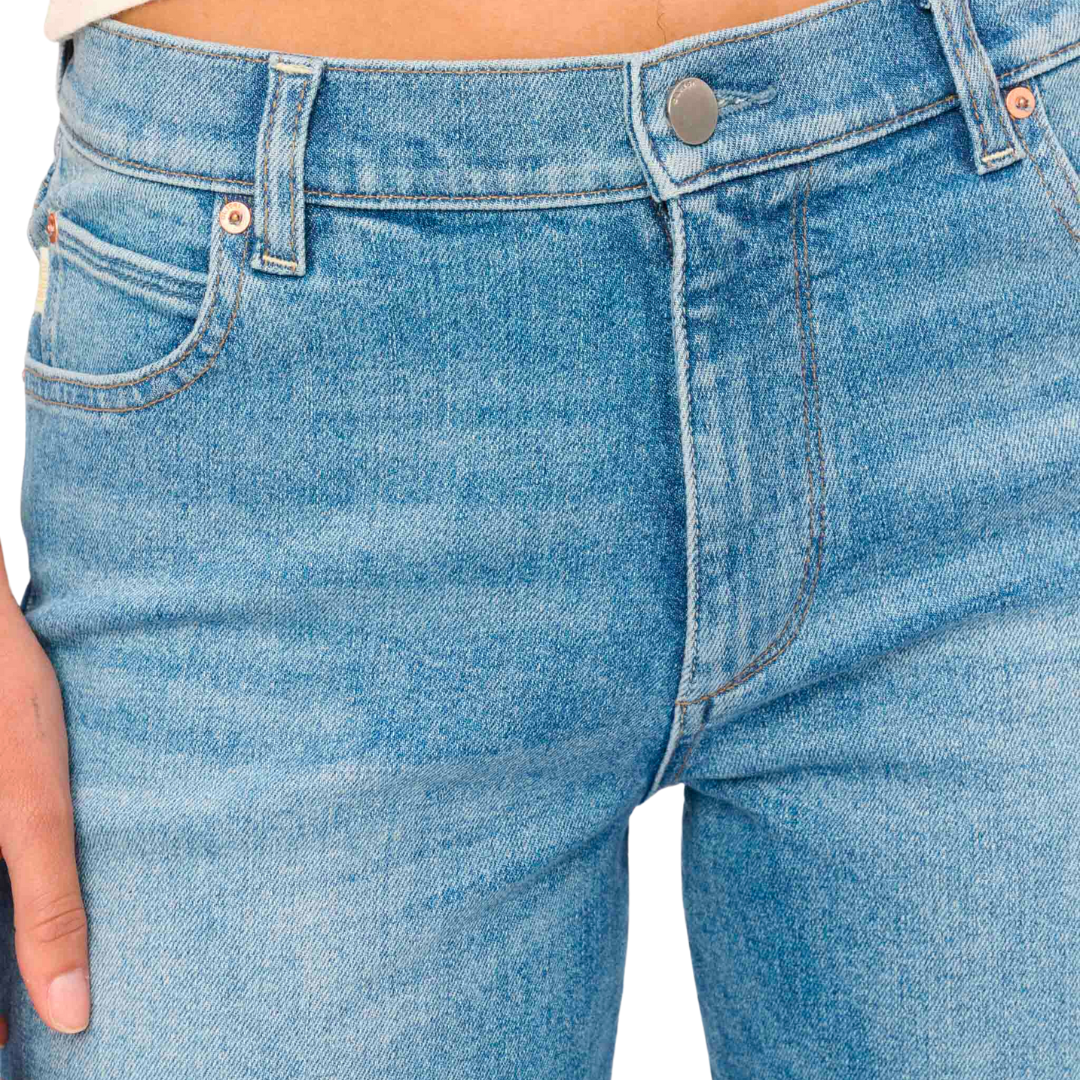 Thea Boyfriend Relaxed Tapered Jeans in Ravello