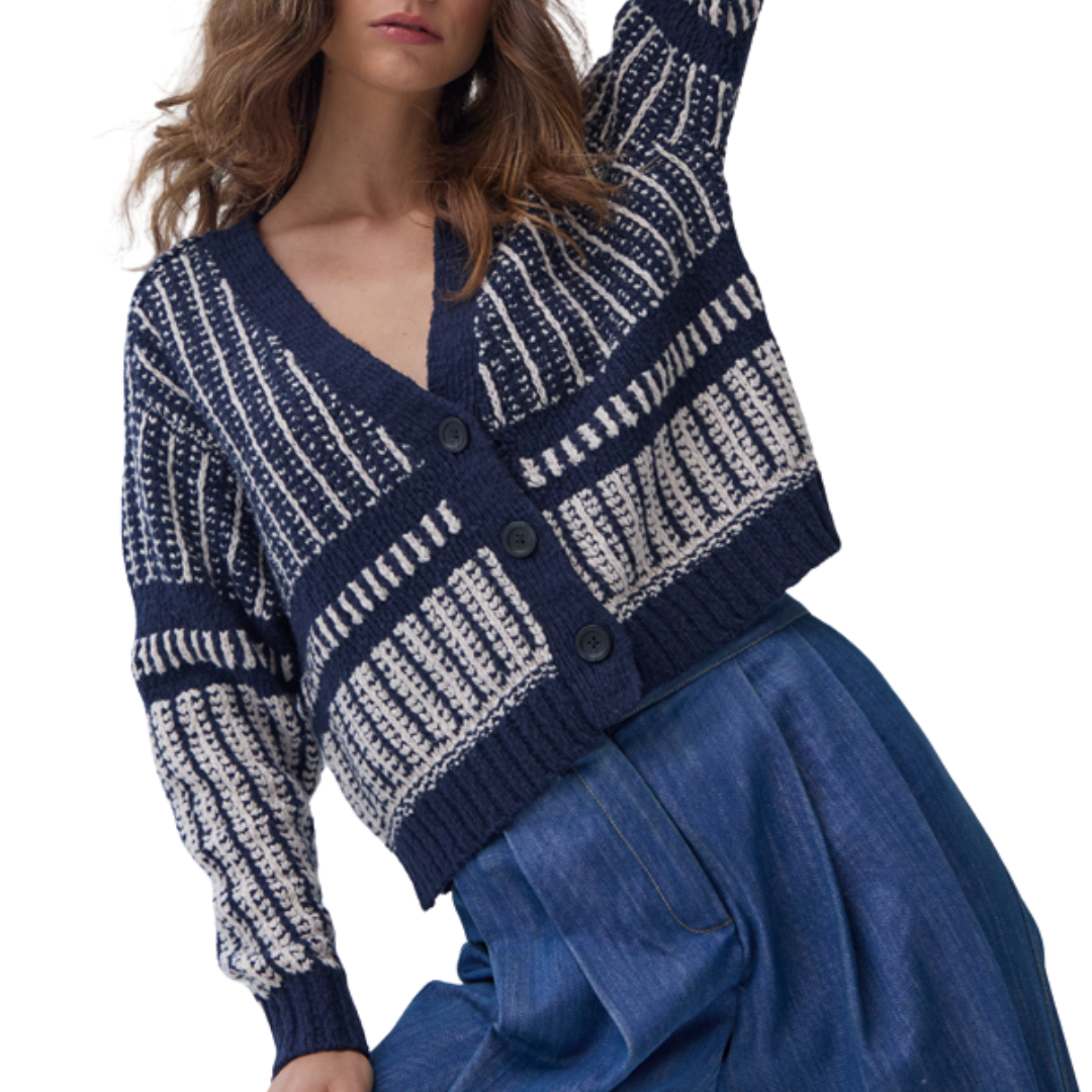 2-Tone Jacquard Cropped V-Neck Cardigan in Navy/Sand