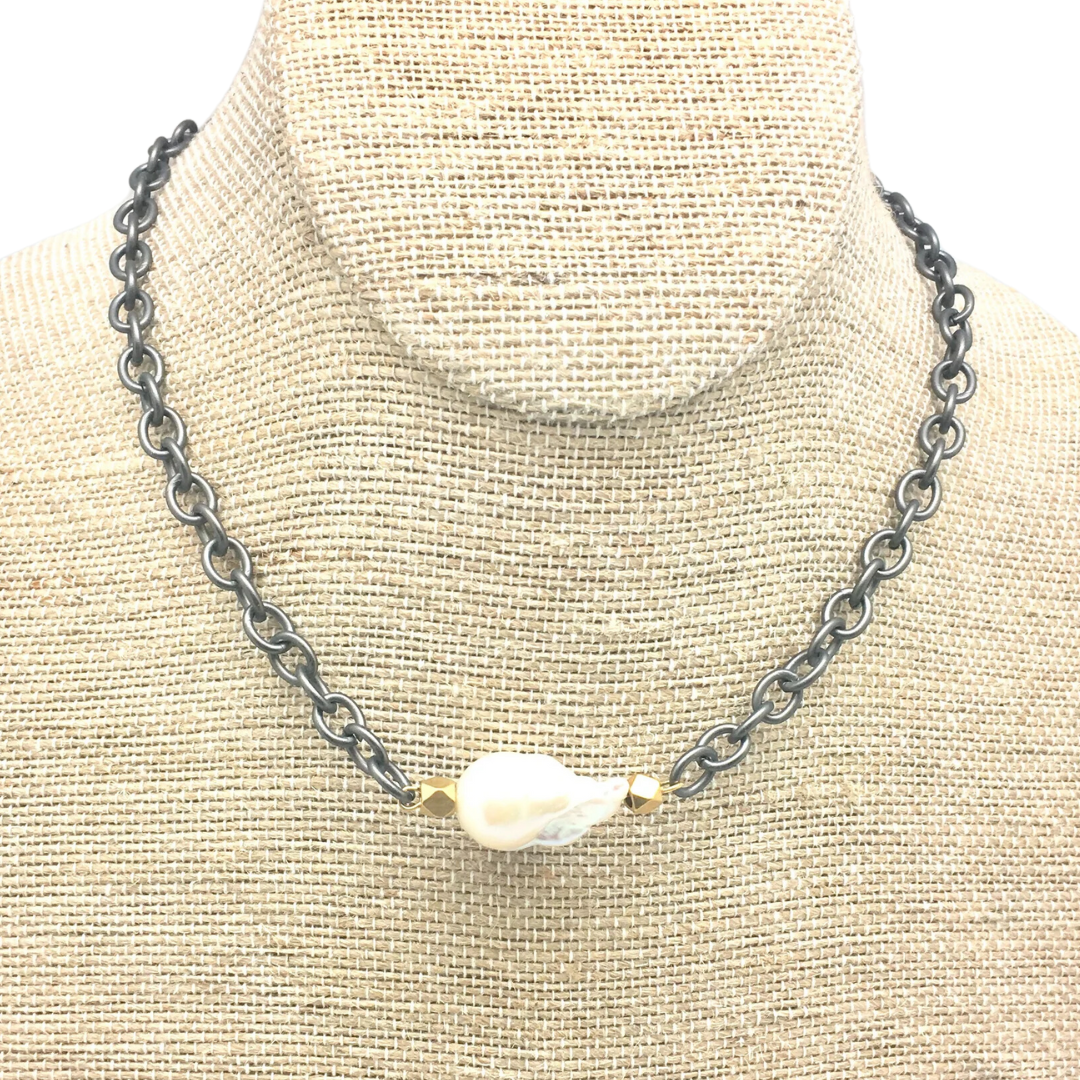 Malin Short in Oxidized