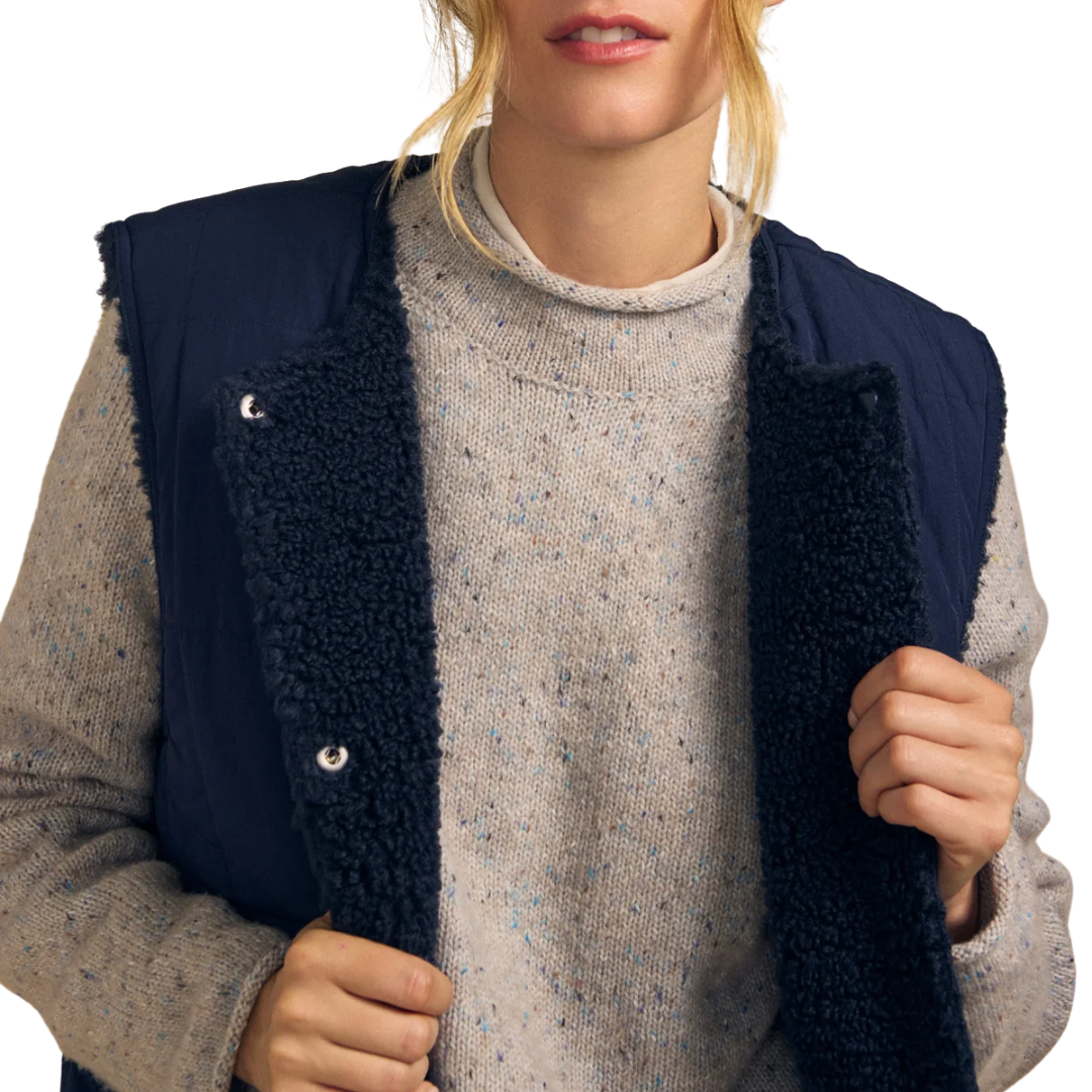 Onyx Reversible Vest in Navy