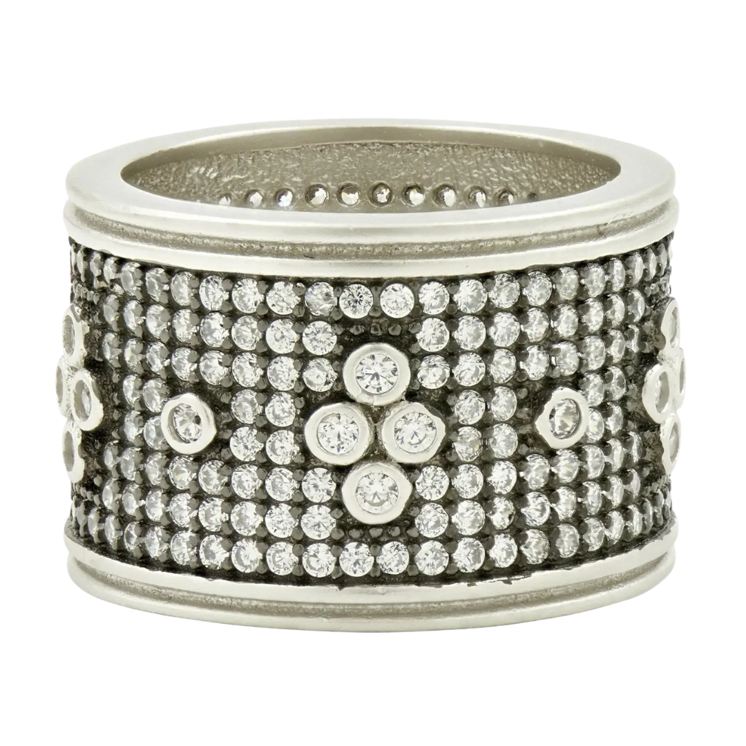 Signature Pavé Clover Wide Band Ring
