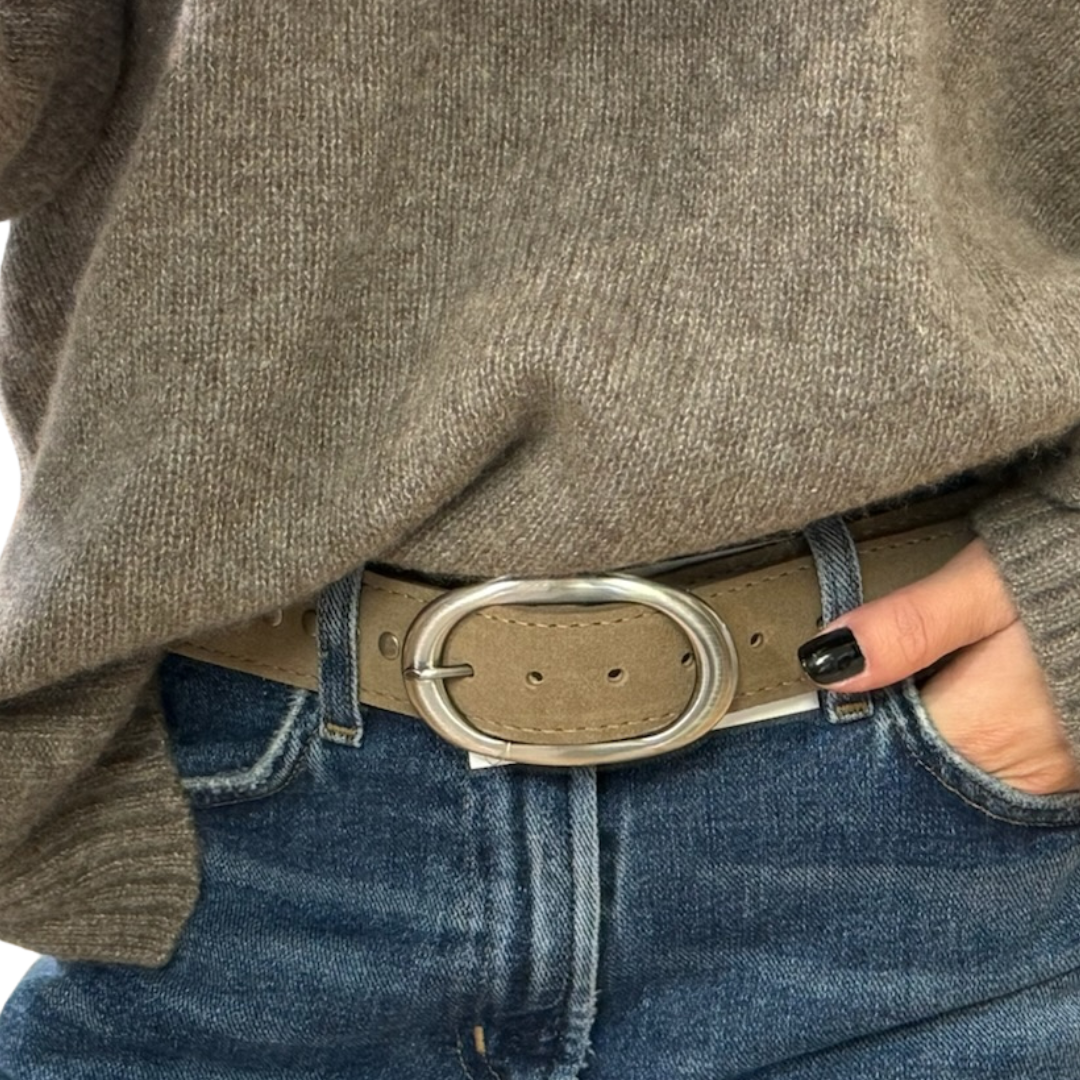 Oval Classic Studded in Tan