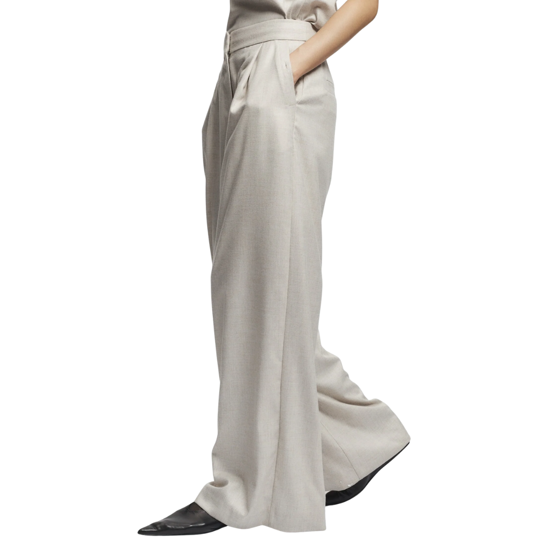 Nevin Mid-Waisted Lightweight Trouser in Oatmeal