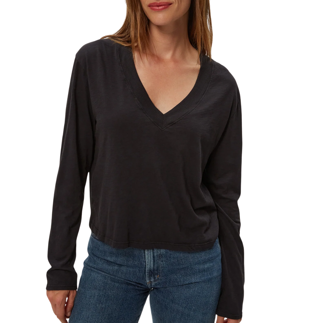 Brea Cropped V-Neck in Black