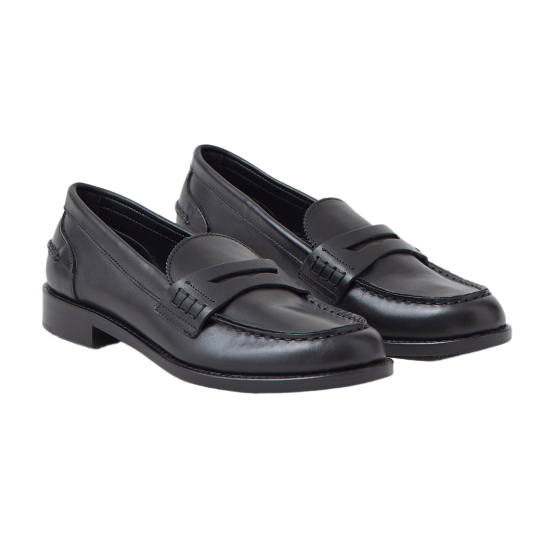Loafers in Black