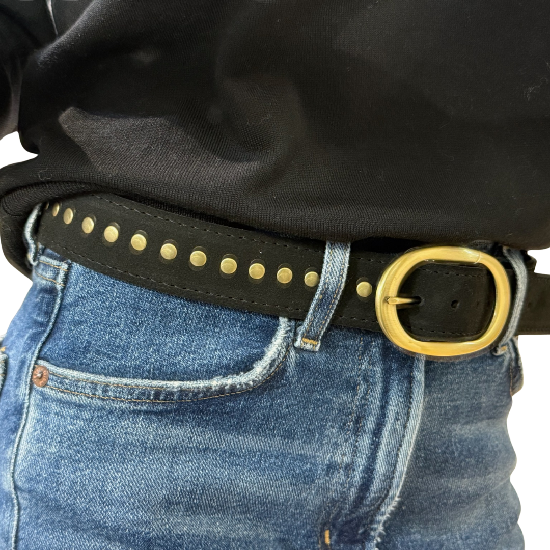 Oval Classic Studded in Black