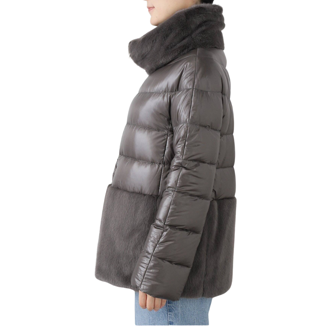 Cape in Nylon Ultralight and Lady Alternative Fur in Slate Grey