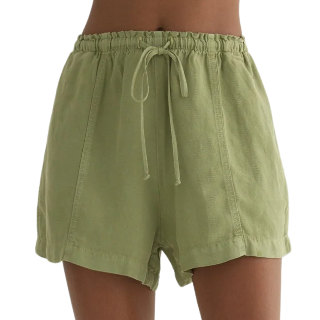 Seamed Ruffle Waist Short in Summer Moss