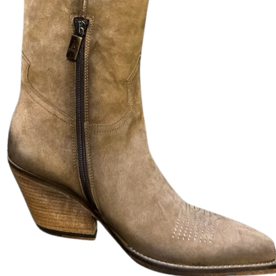 Suede Knee Boots in Sigaro Brown