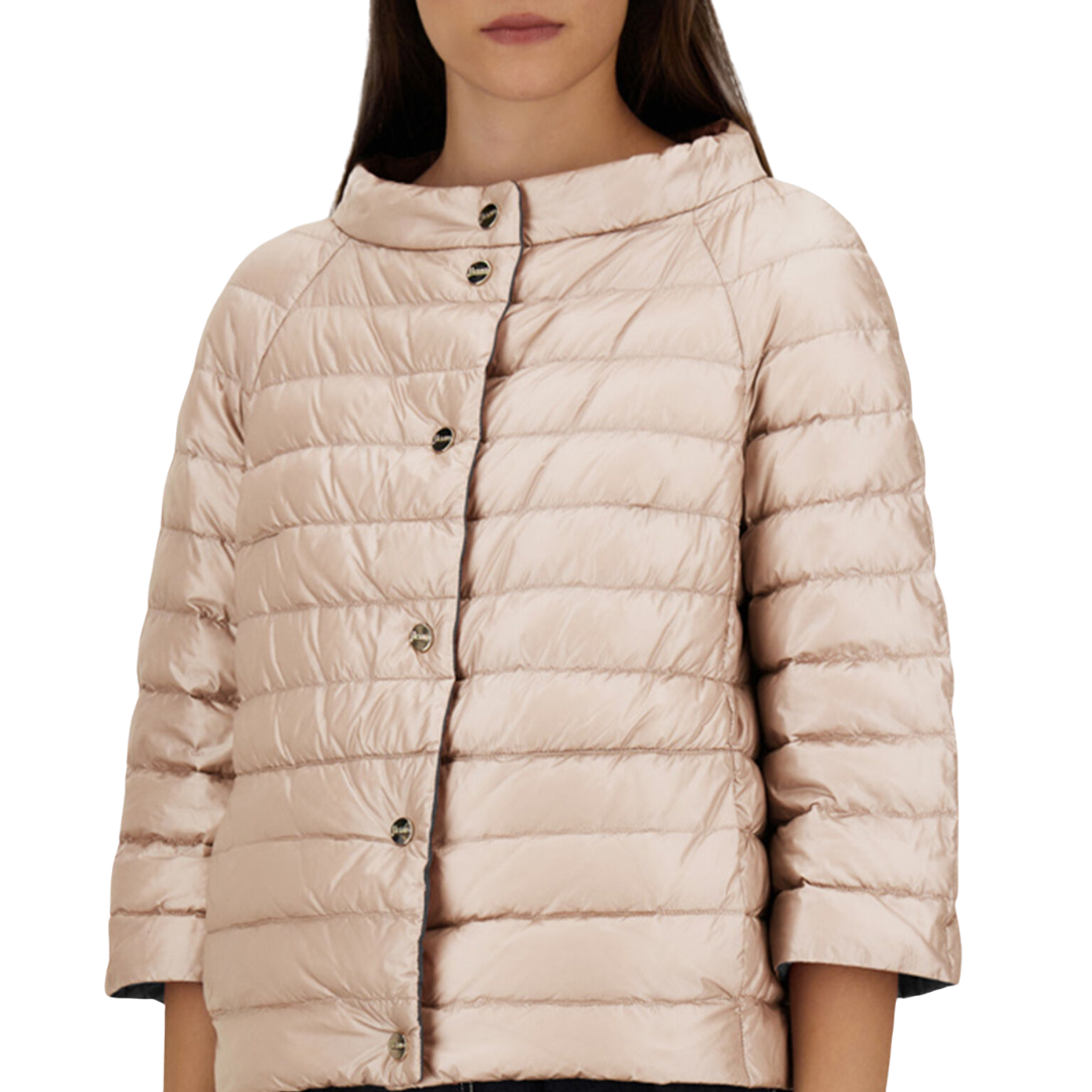 Reversible Cape Nylon Ultralight in Black/Chantilly