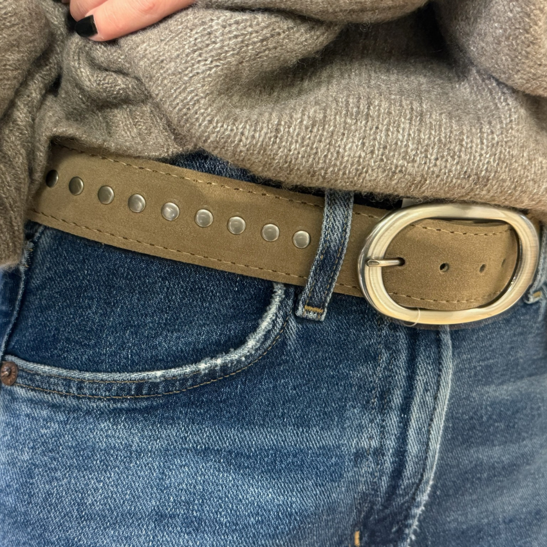 Oval Classic Studded in Tan