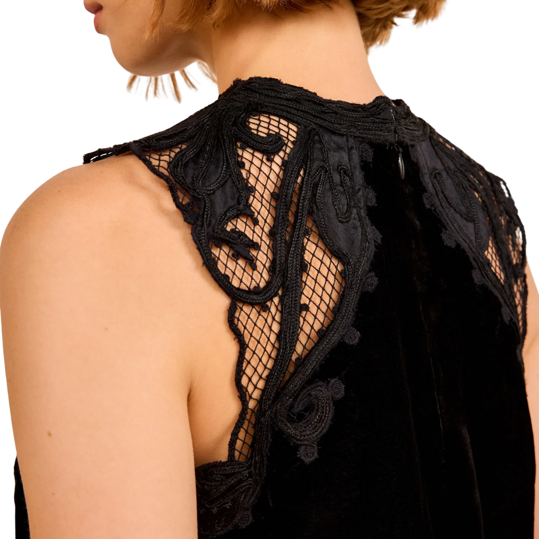Kassandra Embroidered Top in Noir