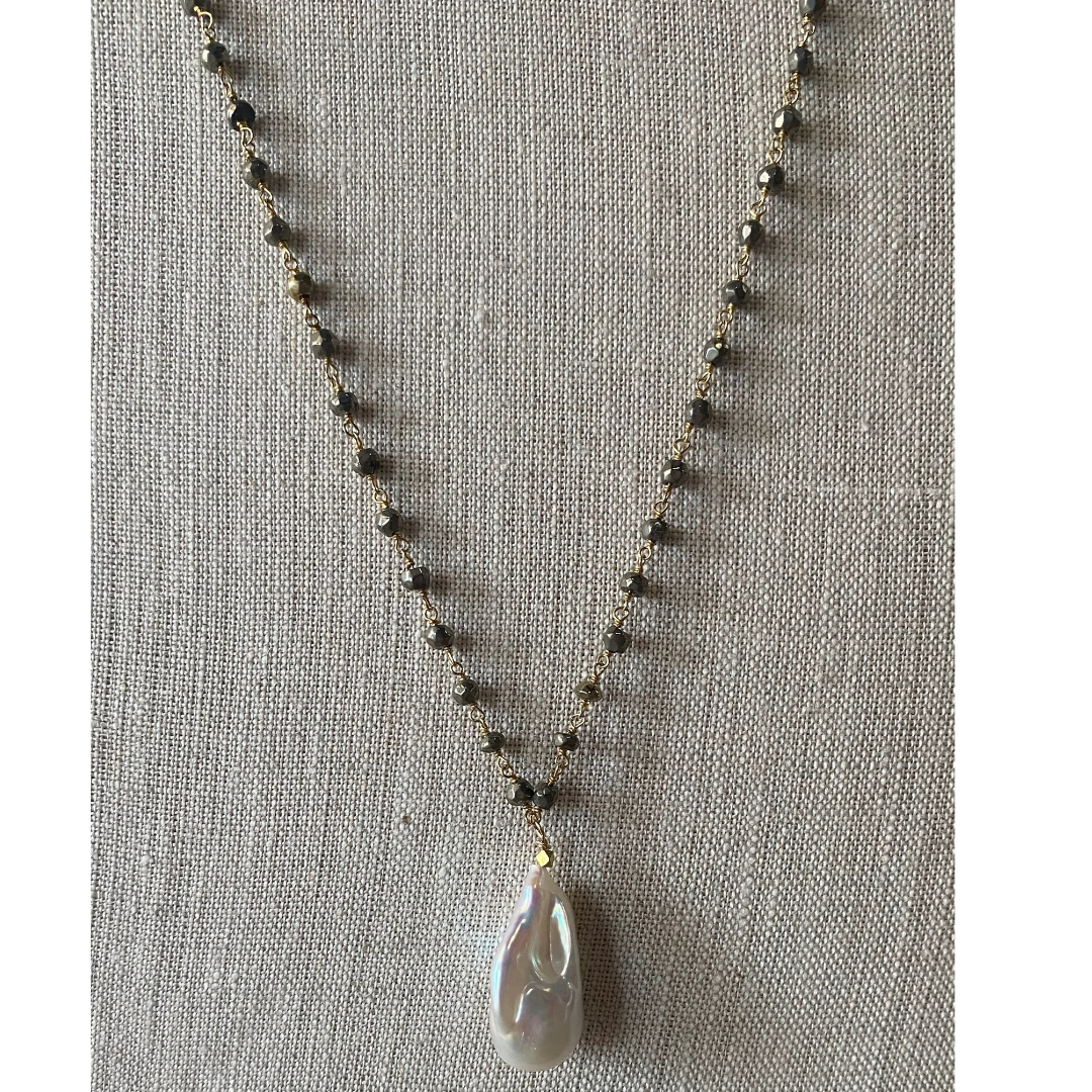 Diddi Long in Pyrite/White