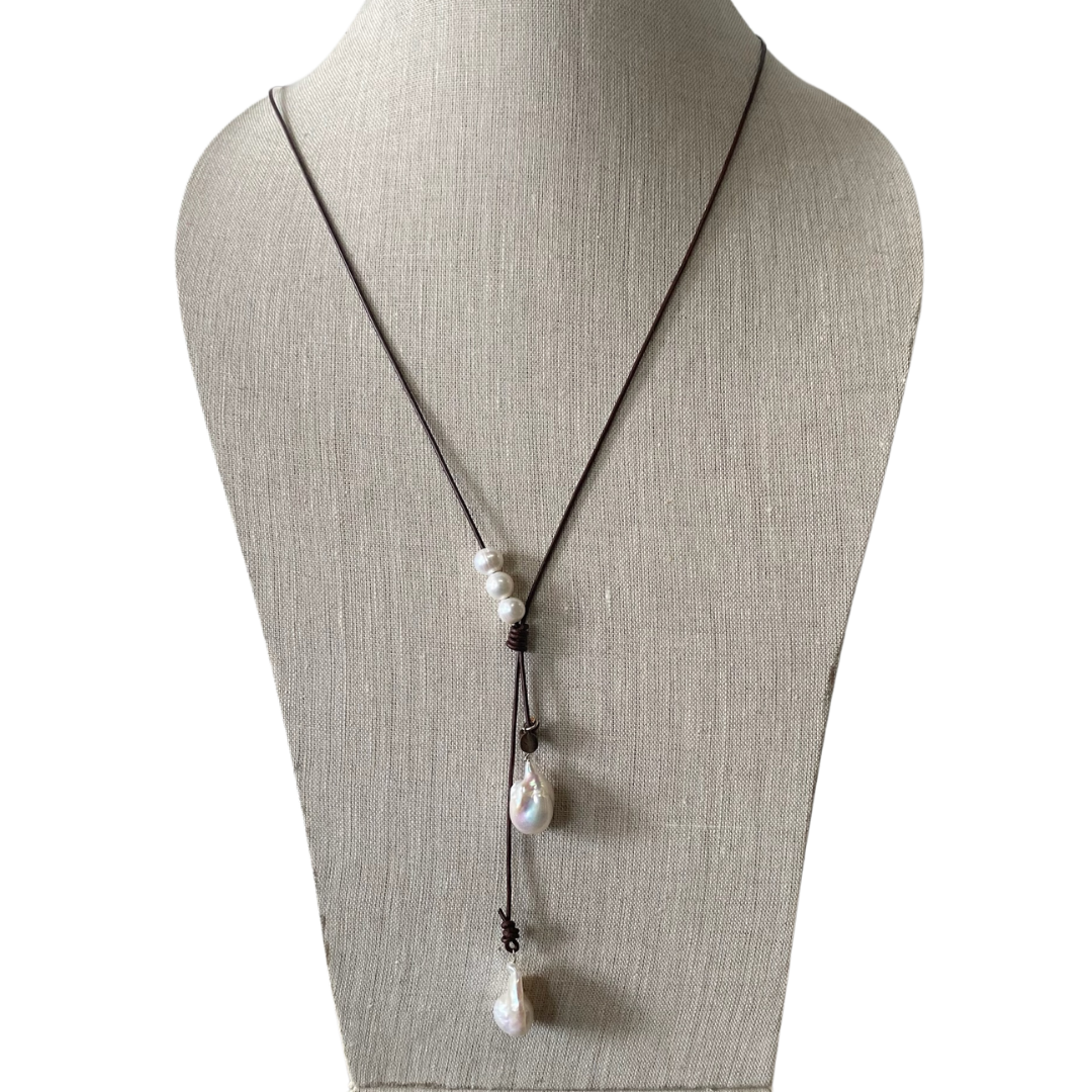 Fia Necklace in Chocolate/White