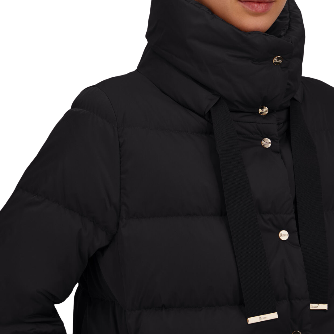 Cappa in Satin in Black