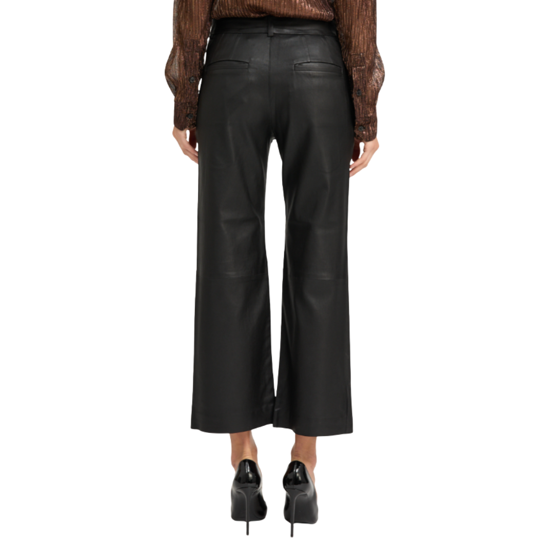 Leather Cropped Trousers in Black