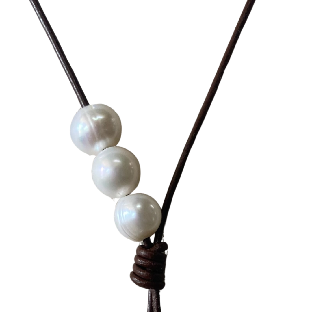 Fia Necklace in Chocolate/White