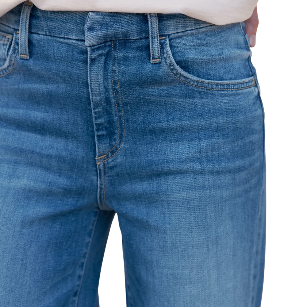 Galway 32" Wide-Leg Jean in 2002 Wash
