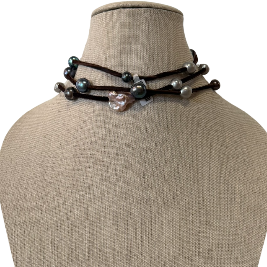 Multi Pearl Lariat Baroque in Suede Brown