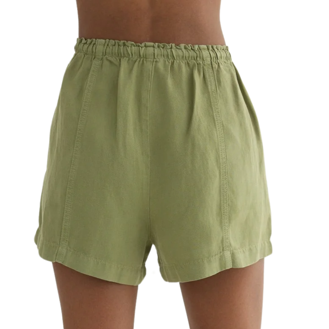 Seamed Ruffle Waist Short in Summer Moss