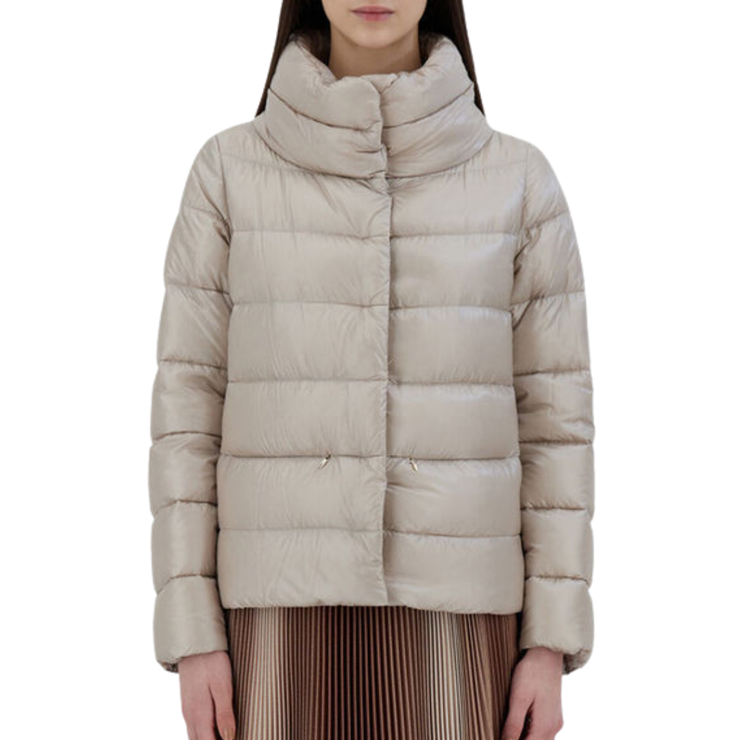 Ultralight Nylon Cape in Chantilly