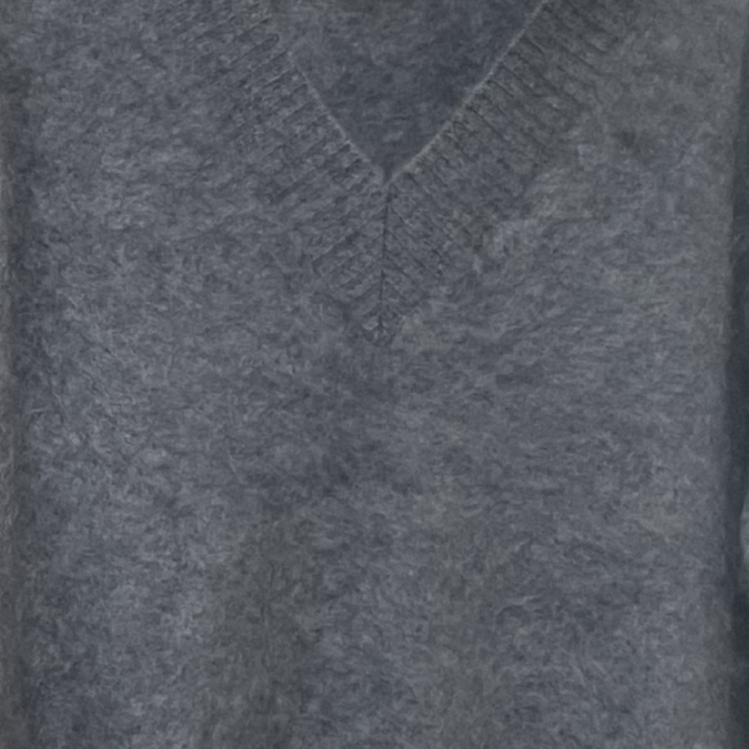 Brushed Boxy V in Feather