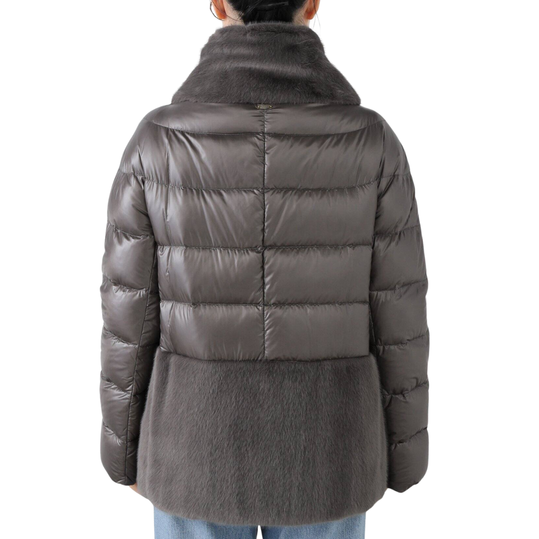 Cape in Nylon Ultralight and Lady Alternative Fur in Slate Grey