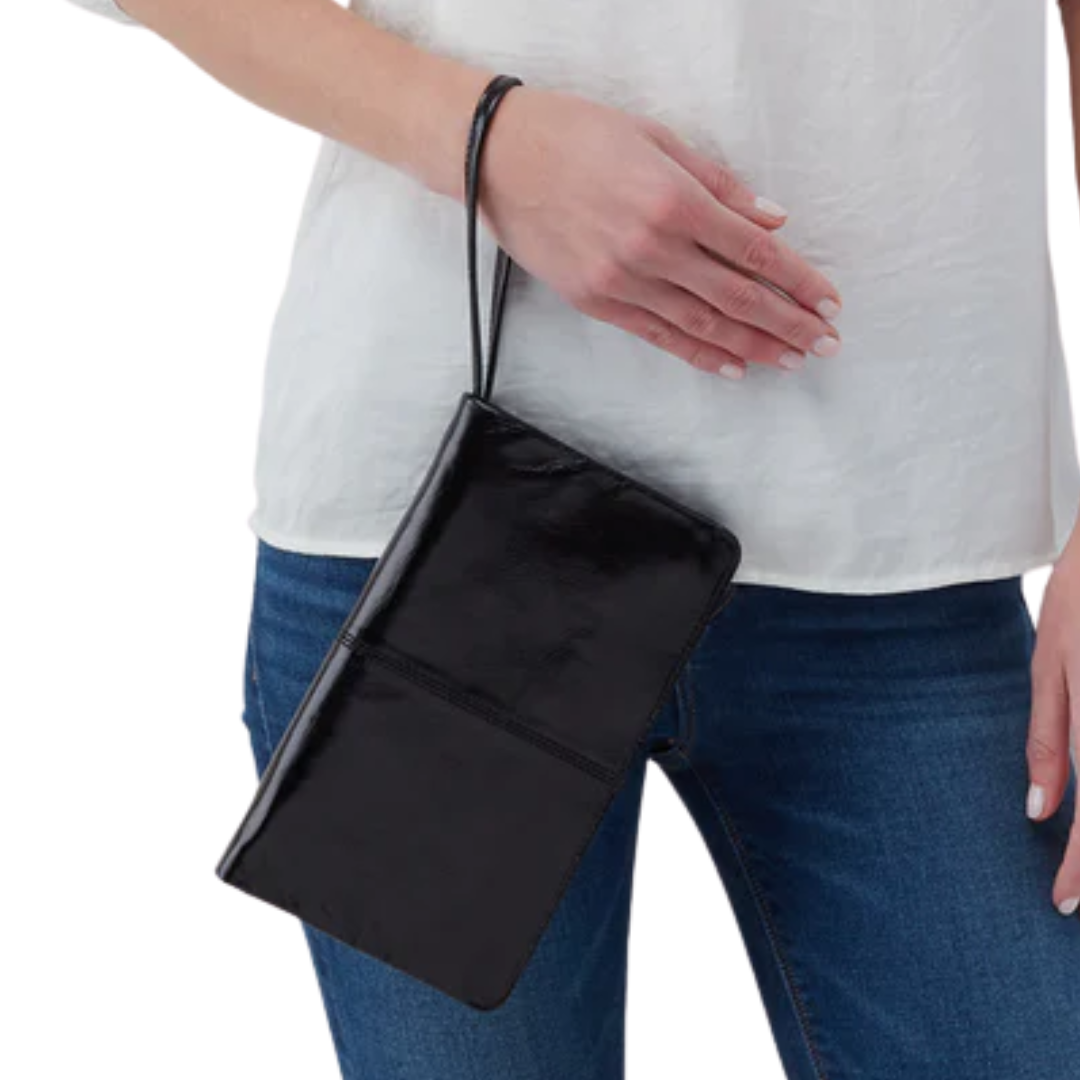 Evolve Wristlet in Black
