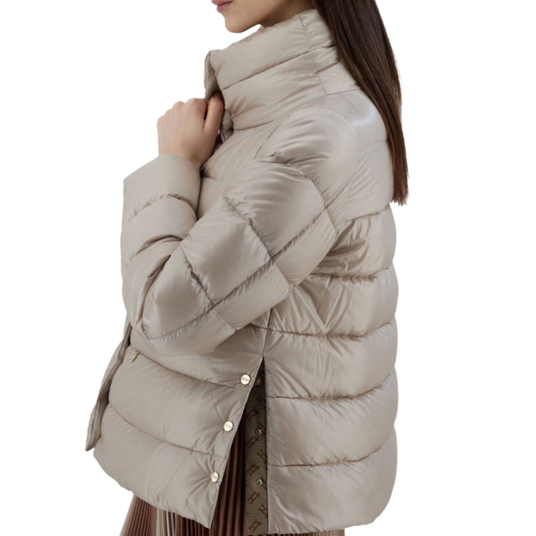 Ultralight Nylon Cape in Chantilly