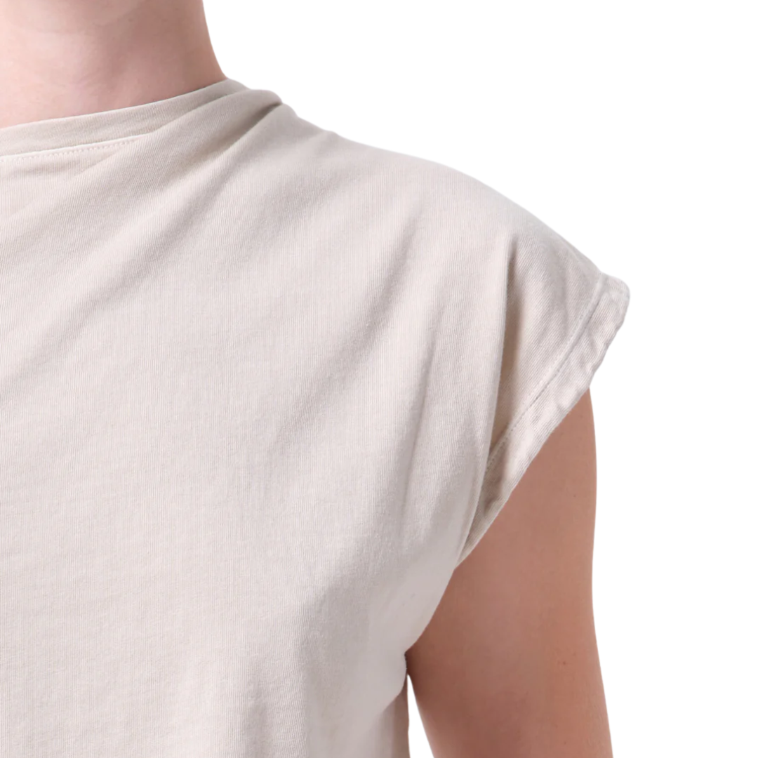 Beth Tee in Rice Grass