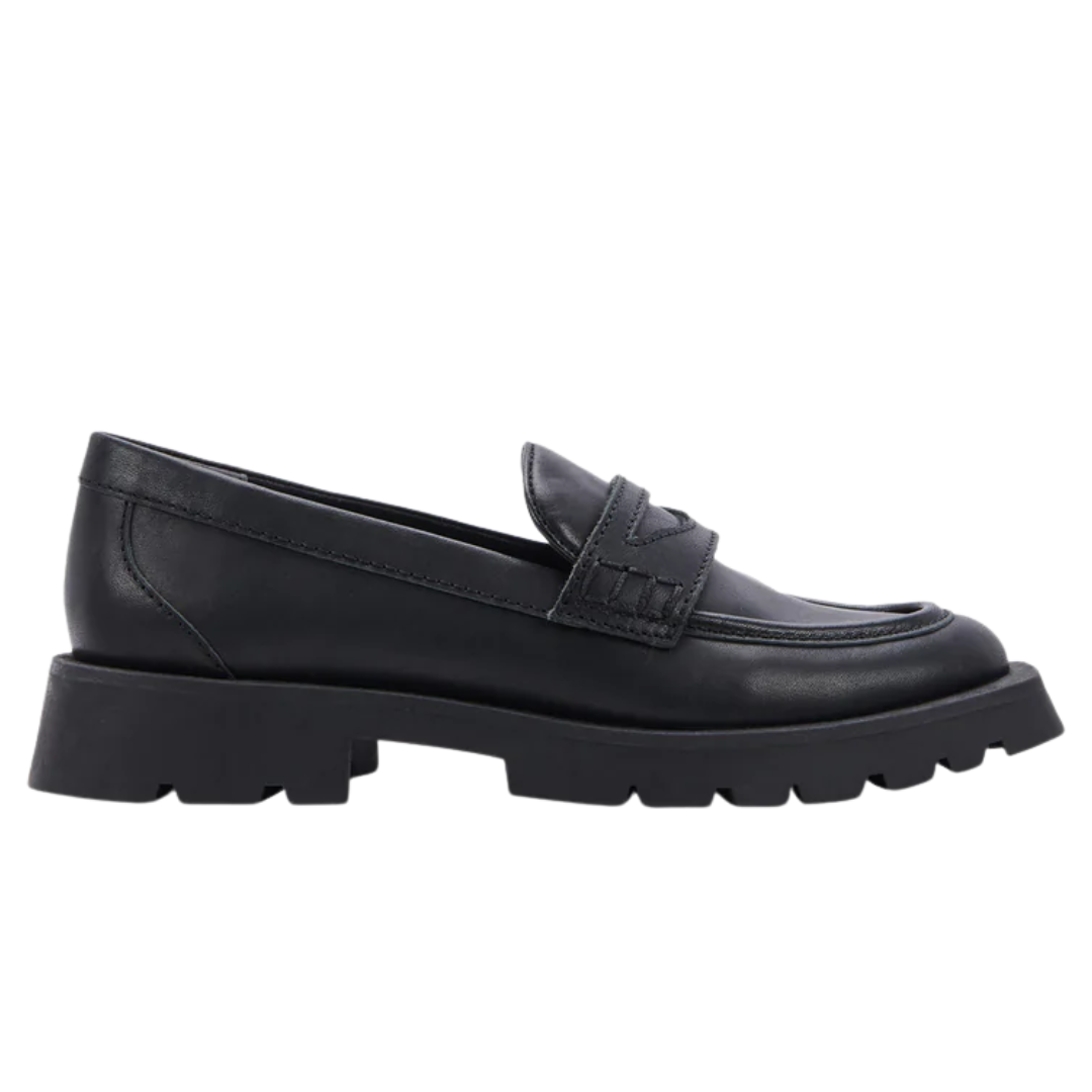 Elias Flats in Black Leather