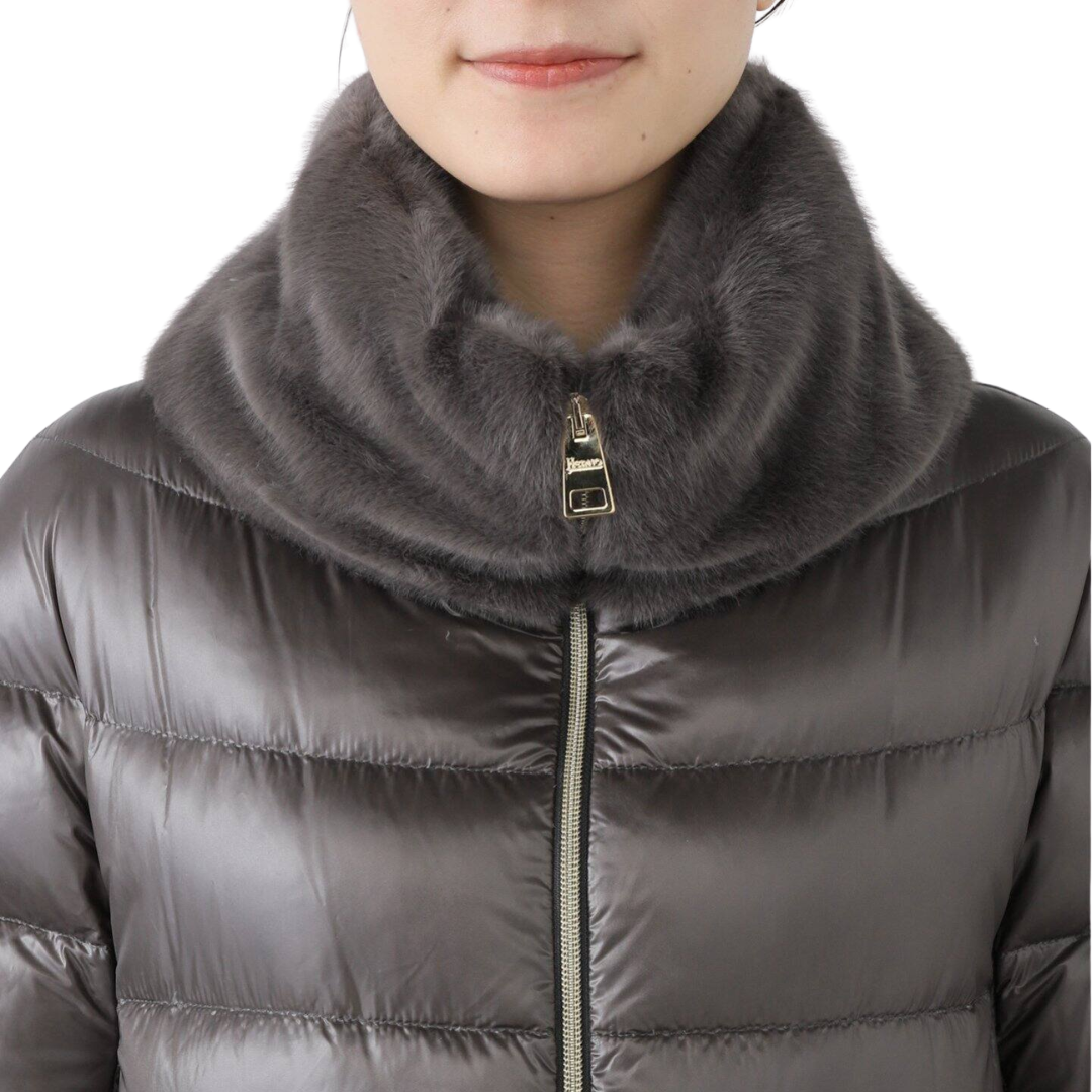Cape in Nylon Ultralight and Lady Alternative Fur in Slate Grey