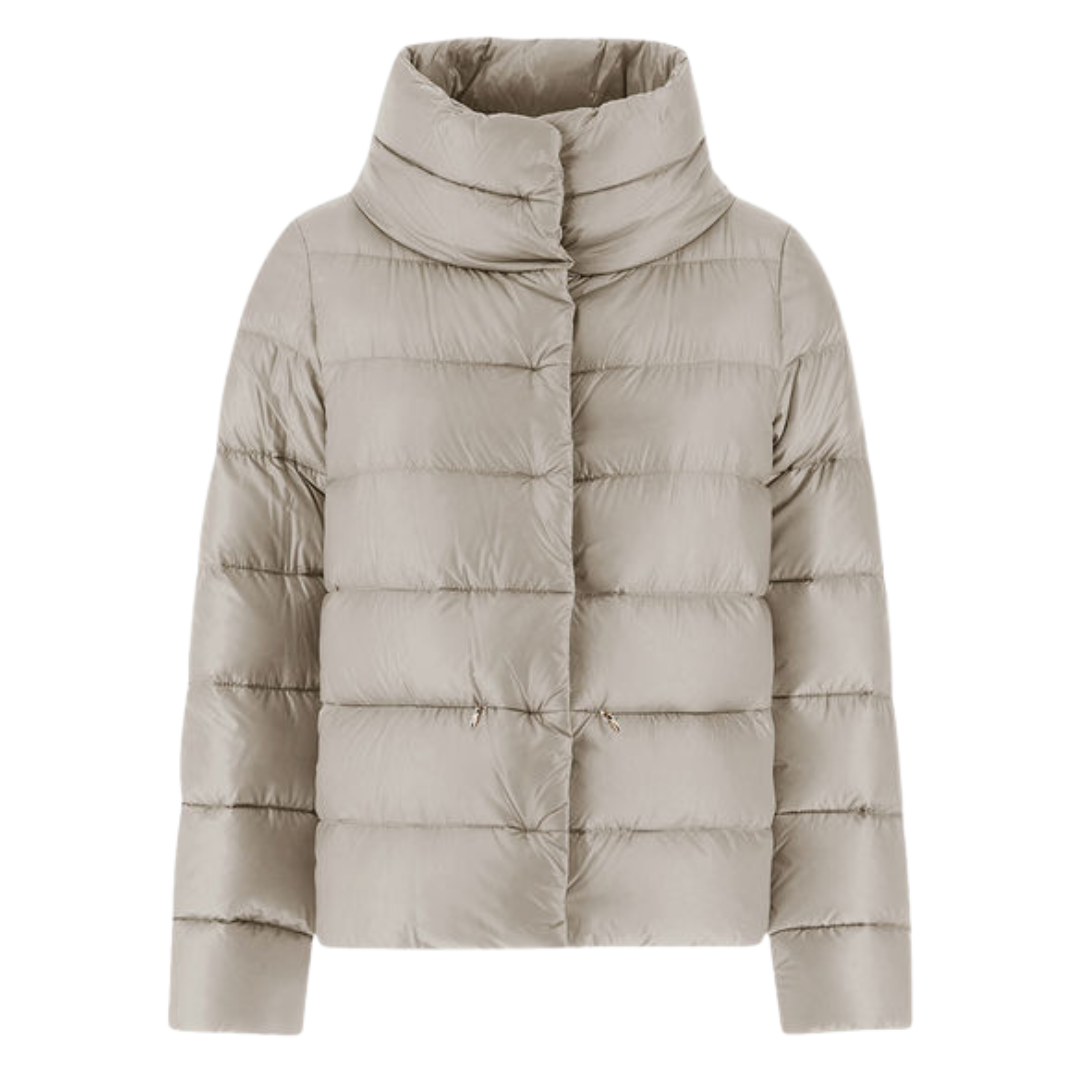 Ultralight Nylon Cape in Chantilly