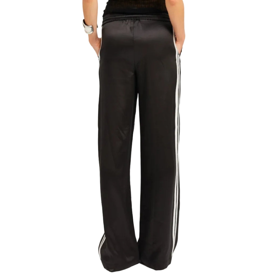 BAGGY ATHLETIC PANTS