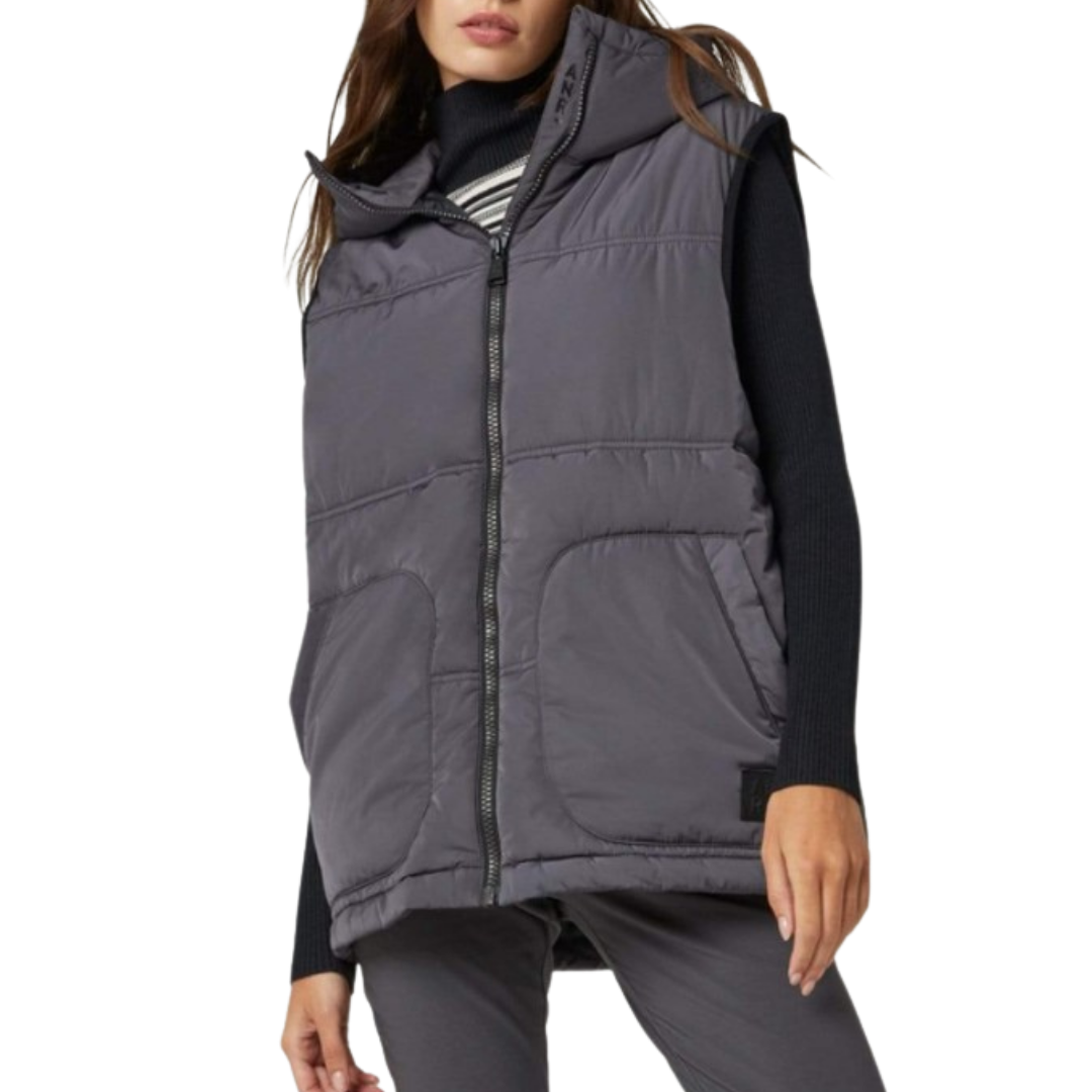 Uno Relaxed Down Vest in Charcoal