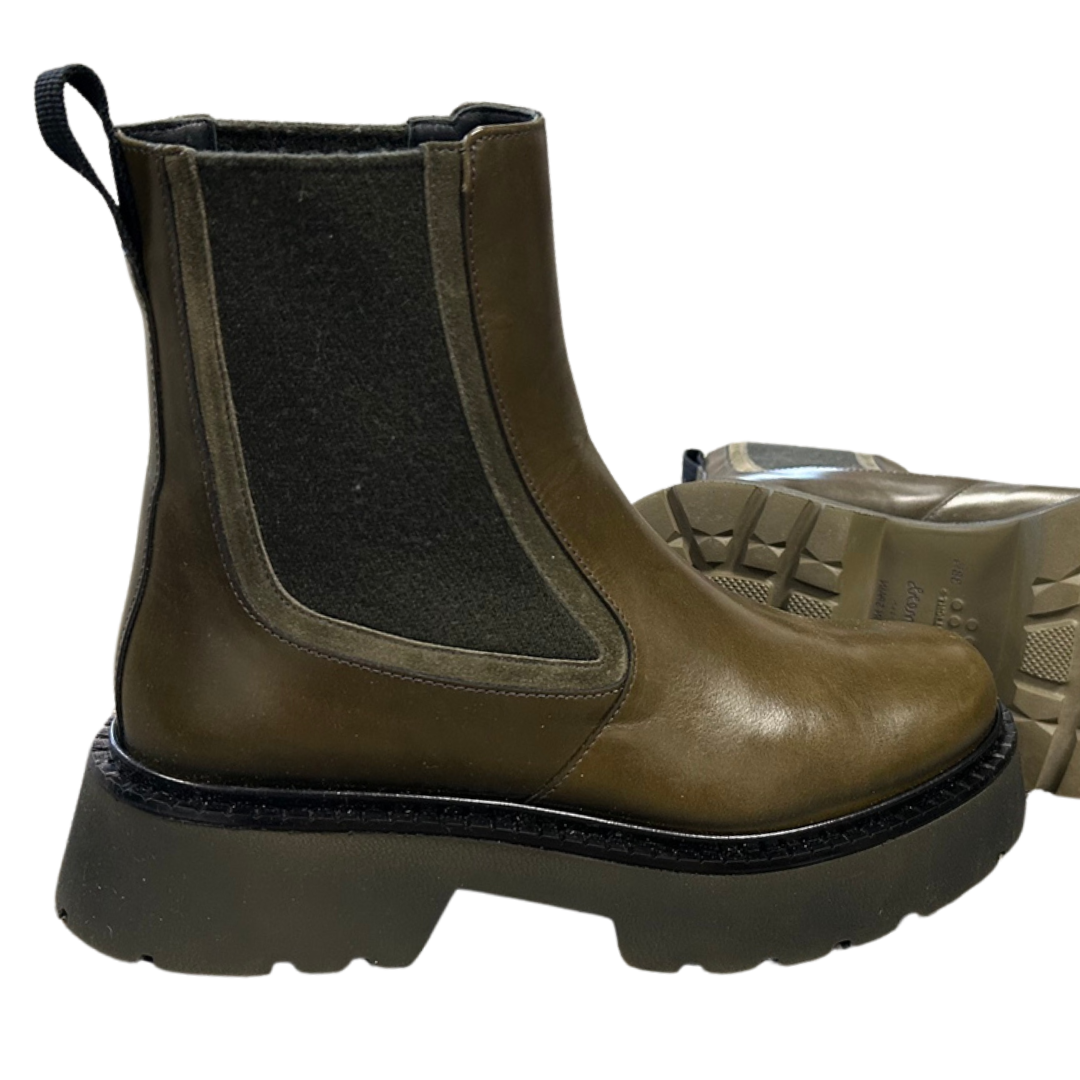 Row Boot