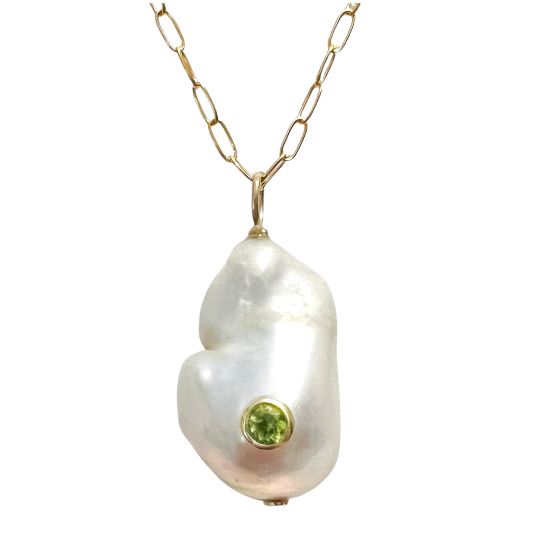 Green Goddess Pearl Pendant Necklace