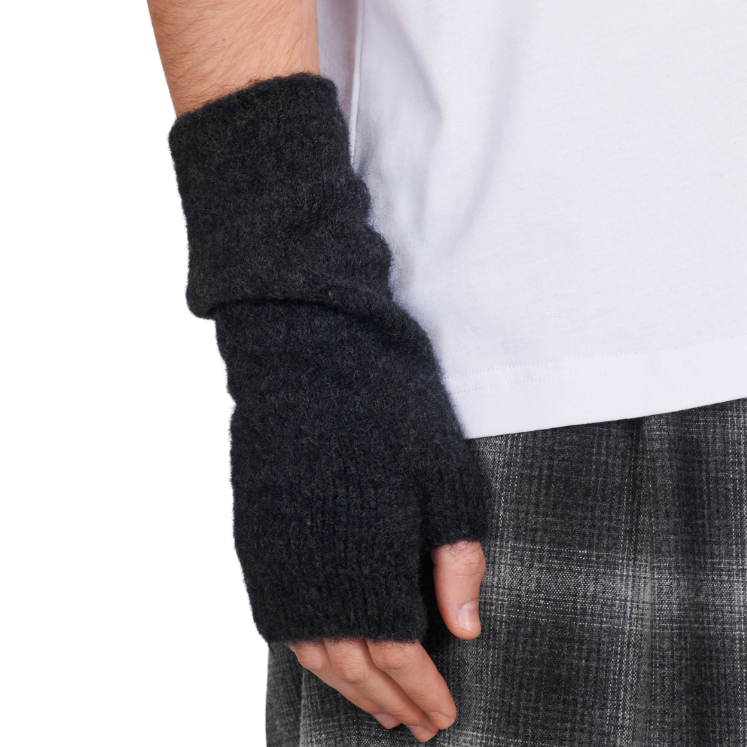 Yak Fingerless Gloves in Black